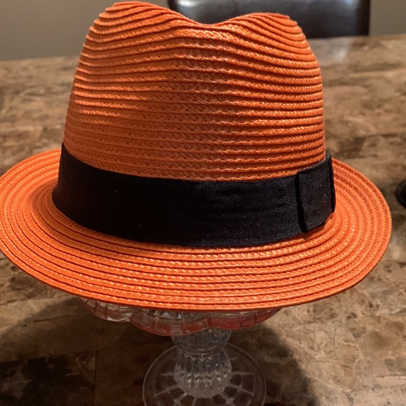 Boys orange hat - Picture 3 of 4